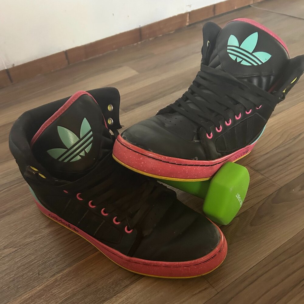 Old School Adidas Sneaks, Size 10